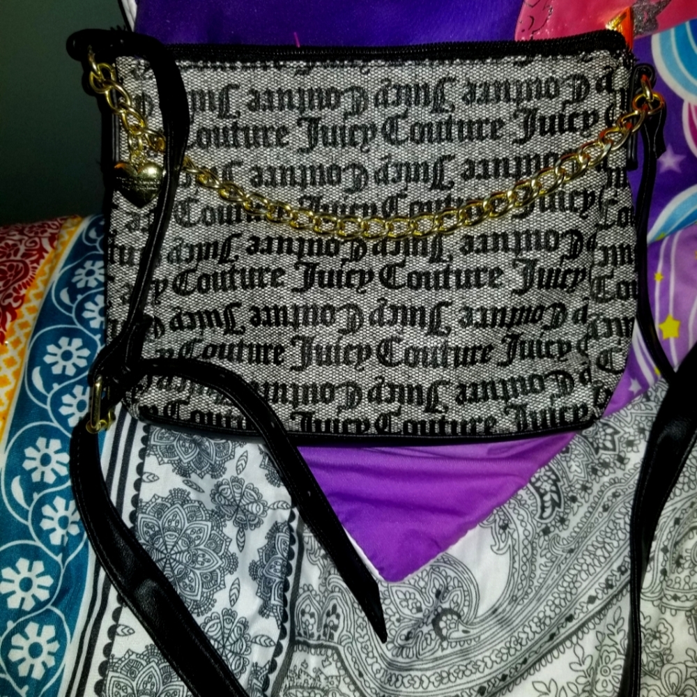 JUICY COUTURE gothic logo black hang on tight crossbody bag